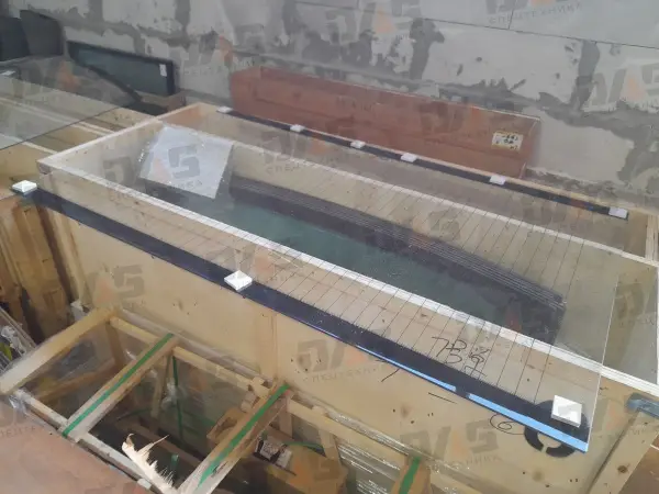 Стекло кабины заднее с подогревом LG876N оригинал