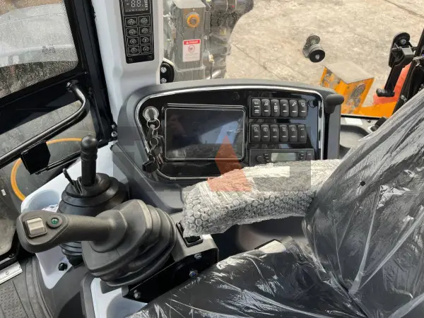 Экскаватор-погрузчик LONKING 84C купить в Екатеринбурге