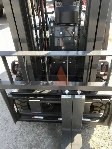 Дизельный вилочный погрузчик Lonking FD15T купить в Екатеринбурге